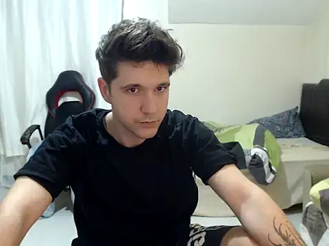 Snapshot of 2handsomemann chatting on 10-04-25, 08:51 2handsomemann online show from 10-04-25, 08:51