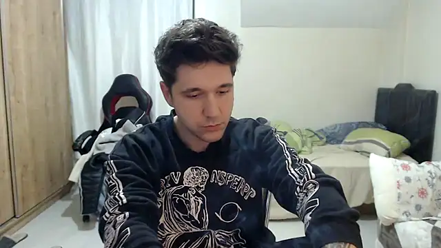 Snapshot of 2handsomemann chatting on 10-10-25, 06:51 2handsomemann online show from 10-10-25, 06:51