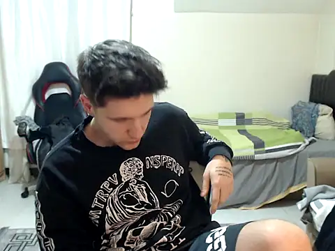 Snapshot of 2handsomemann chatting on 02-02-26, 06:50 2handsomemann online show from 02-02-26, 06:50