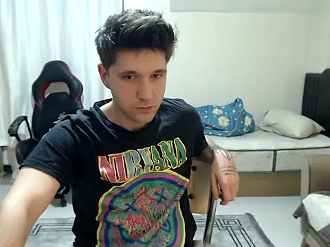 Snapshot of 2handsomemann chatting on 02-10-26, 05:06 2handsomemann online show from 02-10-26, 05:06