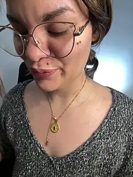 Snapshot of Pribaixinha chatting on 11-11-25, 06:02 Pribaixinha online show from 11-11-25, 06:02