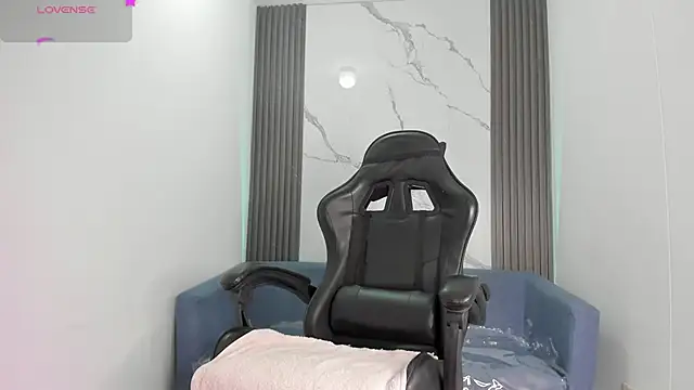 ShaunaDream online show from 10-02-25, 03:13