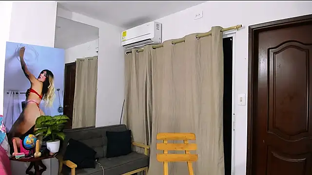 Snapshot of zou_quira chatting on 02-13-26, 01:45 zou quira online show from 02-13-26, 01:45