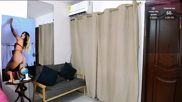 Snapshot of zou_quira chatting on 02-19-26, 01:29 zou quira online show from 02-19-26, 01:29