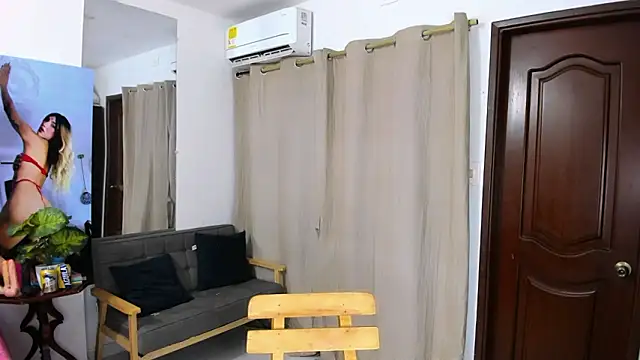 Snapshot of zou_quira chatting on 02-22-26, 12:47 zou quira online show from 02-22-26, 12:47