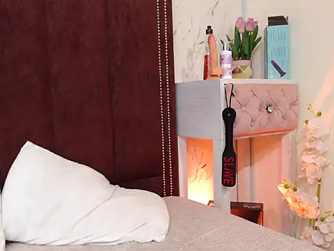 Snapshot of VioletxBloom chatting on 09-17-25, 09:05 VioletxBloom online show from 09-17-25, 09:05