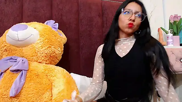 Snapshot of VioletxBloom chatting on 09-25-25, 11:08 VioletxBloom online show from 09-25-25, 11:08