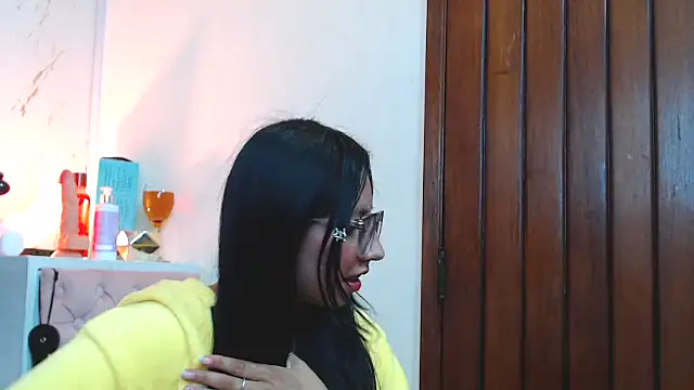 Snapshot of VioletxBloom chatting on 09-28-25, 08:20 VioletxBloom online show from 09-28-25, 08:20