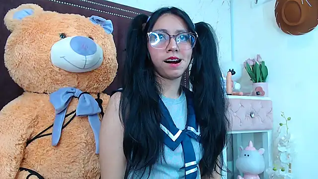 Snapshot of VioletxBloom chatting on 10-09-25, 06:11 VioletxBloom online show from 10-09-25, 06:11