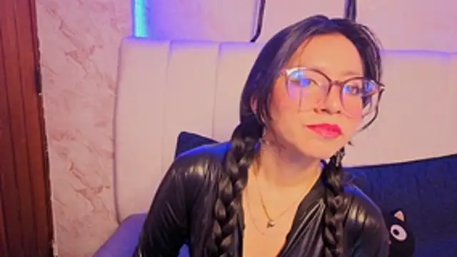 Snapshot of VioletxBloom chatting on 11-23-25, 11:37 VioletxBloom online show from 11-23-25, 11:37