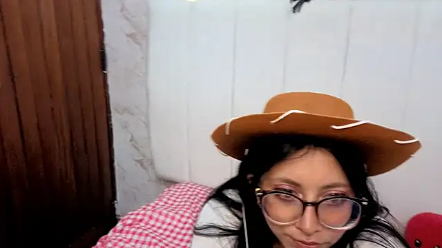 Snapshot of VioletxBloom chatting on 12-19-25, 07:32 VioletxBloom online show from 12-19-25, 07:32