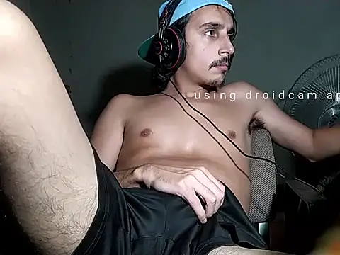 Snapshot of papito20cm chatting on 12-15-25, 12:15 papito20cm online show from 12-15-25, 12:15