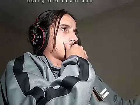 Snapshot of papito20cm chatting on 12-17-25, 06:30 papito20cm online show from 12-17-25, 06:30