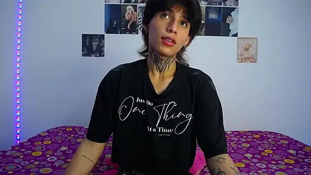 Snapshot of bellamy_095 chatting on 02-07-26, 02:21 bellamy 095 online show from 02-07-26, 02:21