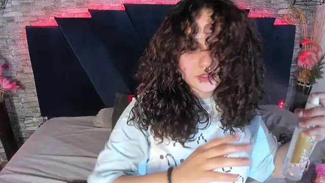 Suxan White  online show from 04-12-26, 12:21