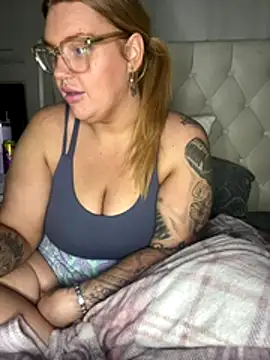 Snapshot of MysteriousMylaX chatting on 12-14-25, 03:50 MysteriousMylaX online show from 12-14-25, 03:50