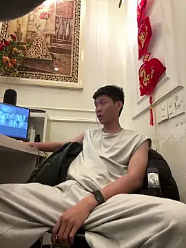 Snapshot of linh21107 chatting on 04-12-26, 12:32 linh21107 online show from 04-12-26, 12:32