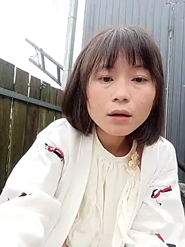 Snapshot of linda_bae00 chatting on 05-10-26, 11:32 linda bae00 online show from 05-10-26, 11:32
