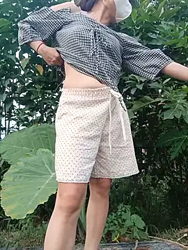 Snapshot of linda_bae00 chatting on 06-16-26, 11:35 linda bae00 online show from 06-16-26, 11:35