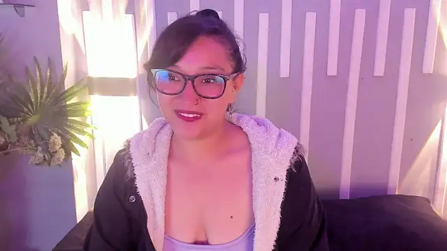 Snapshot of Skye_bluee_ chatting on 09-20-25, 03:07 Skye bluee online show from 09-20-25, 03:07