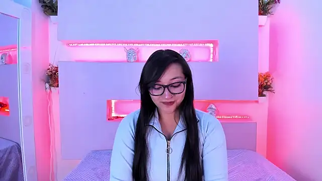 Snapshot of Skye_bluee_ chatting on 10-21-25, 03:29 Skye bluee online show from 10-21-25, 03:29