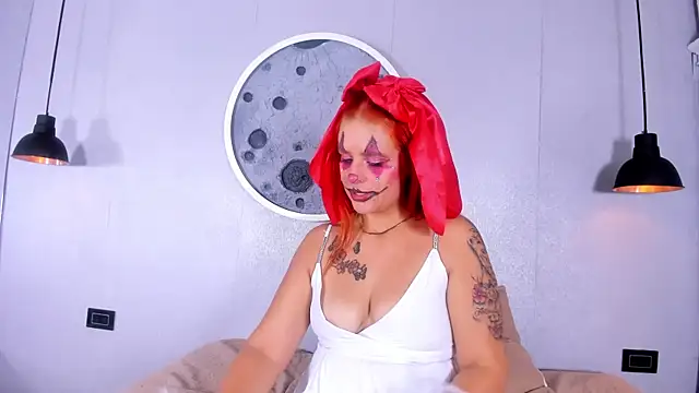 Roxy Medina online show from 10-31-25, 04:24