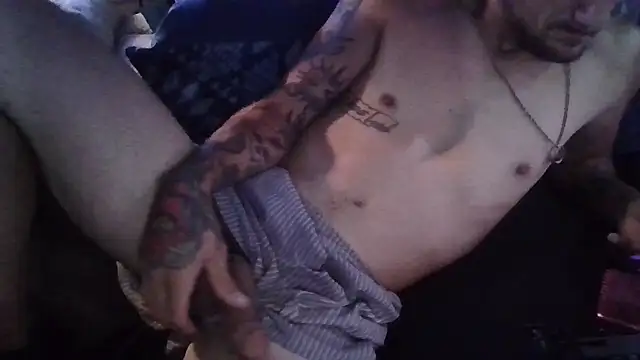 Snapshot of longdme33 chatting on 10-06-25, 08:50 longdme33 online show from 10-06-25, 08:50