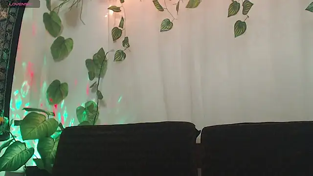 Snapshot of MysticNight_ chatting on 10-24-25, 01:35 MysticNight online show from 10-24-25, 01:35