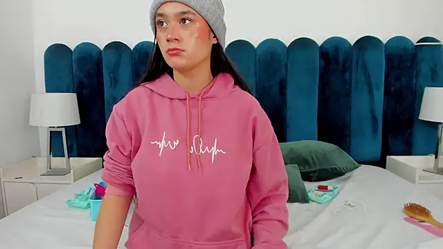 Snapshot of EmilyHanks_ chatting on 11-14-25, 11:13 EmilyHanks online show from 11-14-25, 11:13