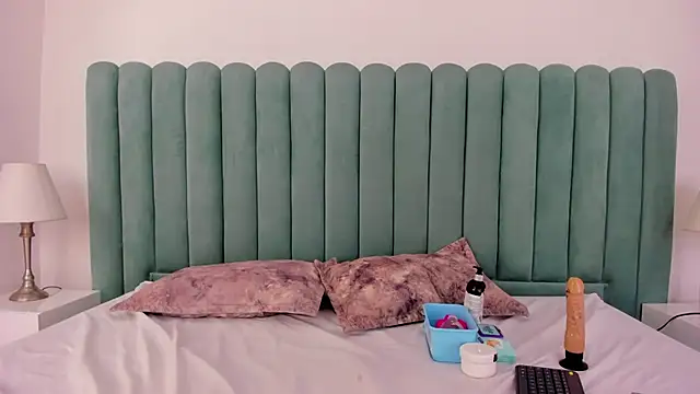 Snapshot of EmilyHanks_ chatting on 11-24-25, 11:15 EmilyHanks online show from 11-24-25, 11:15