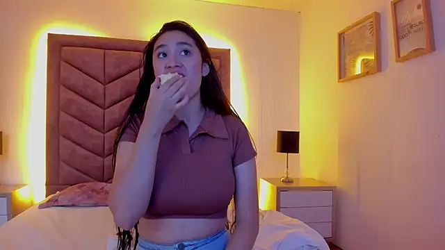 EmilyHanks  online show from 07-25-26, 04:48