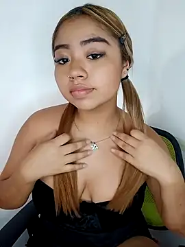 Snapshot of Emily__Hott chatting on 01-14-26, 09:42 Emily Hott online show from 01-14-26, 09:42