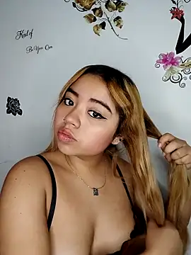 Snapshot of Emily__Hott chatting on 02-26-26, 12:04 Emily Hott online show from 02-26-26, 12:04