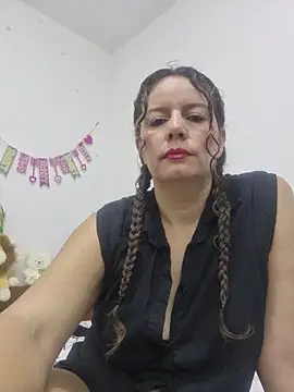 Snapshot of Nina_vallon chatting on 04-29-26, 10:30 Nina vallon online show from 04-29-26, 10:30