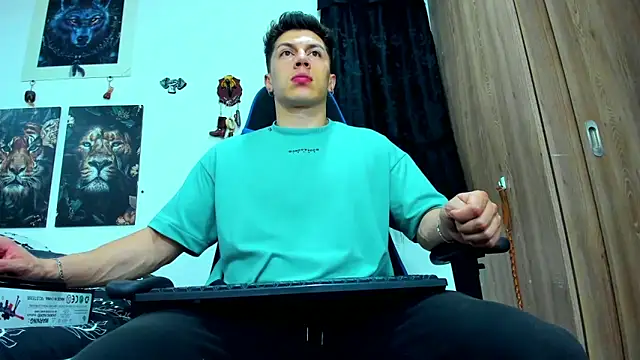 Snapshot of javiersexymann chatting on 03-21-25, 04:39 javiersexymann online show from 03-21-25, 04:39