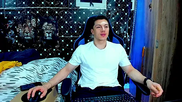 Snapshot of javiersexymann chatting on 07-30-26, 04:33 javiersexymann online show from 07-30-26, 04:33
