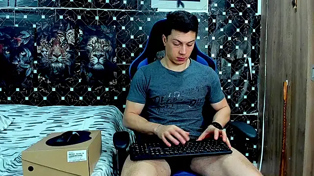 Snapshot of javiersexymann chatting on 08-06-26, 12:18 javiersexymann online show from 08-06-26, 12:18