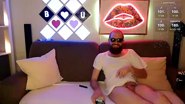 Snapshot of XBellaXundXUweX chatting on 03-01-26, 07:16 XBellaXundXUweX online show from 03-01-26, 07:16