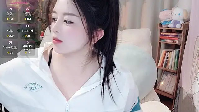 Snapshot of SweetTease2025 chatting on 10-31-25, 04:41 SweetTease2025 online show from 10-31-25, 04:41