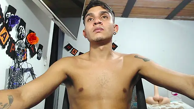 Angel latinboy online show from 10-28-25, 11:18