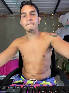 Snapshot of Angel_latinboy chatting on 05-20-26, 12:44 Angel latinboy online show from 05-20-26, 12:44