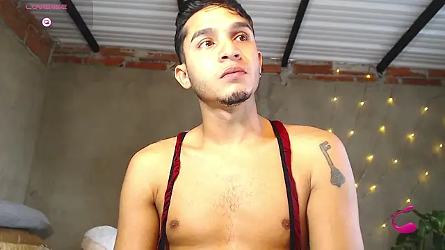 Snapshot of Angel_latinboy chatting on 06-09-26, 02:28 Angel latinboy online show from 06-09-26, 02:28