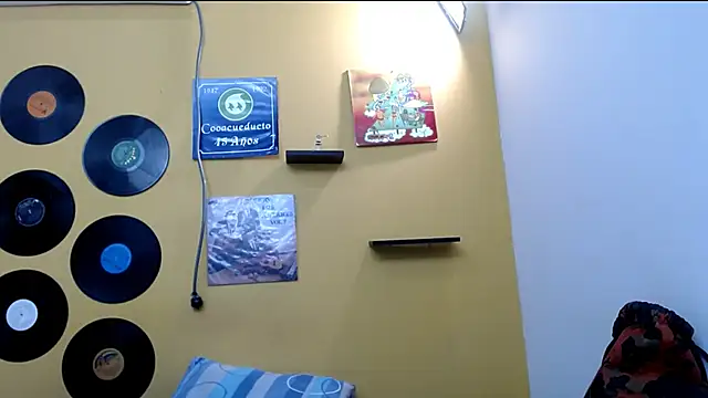 skinnyverus18 online show from 05-13-26, 07:33