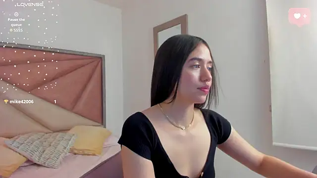 SaraWagner  online show from 07-26-26, 12:08