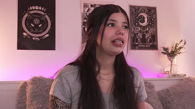 sophieee art online show from 09-08-25, 07:02