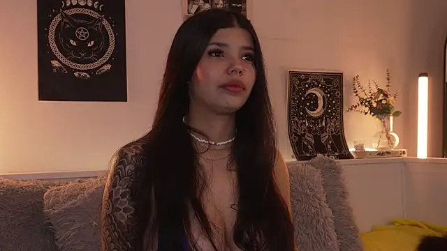 sophieee art online show from 10-12-25, 10:42