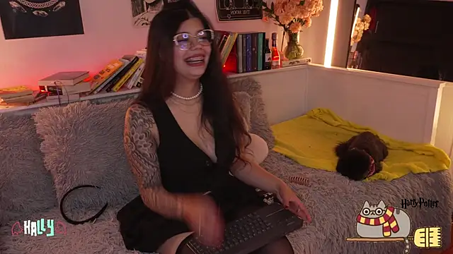 sophieee art online show from 10-27-25, 02:15