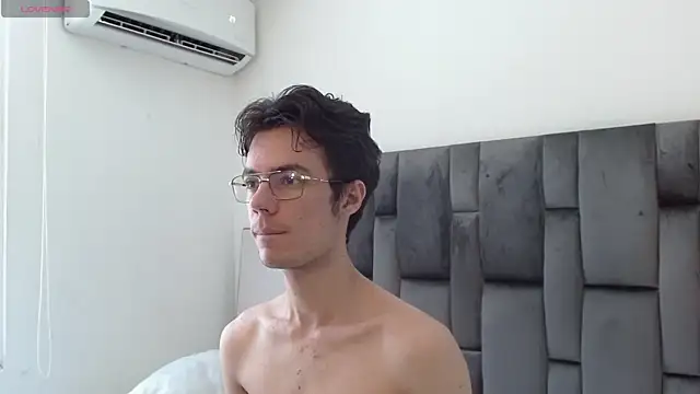 Snapshot of VIKTORNOIR chatting on 09-29-25, 03:39 VIKTORNOIR online show from 09-29-25, 03:39
