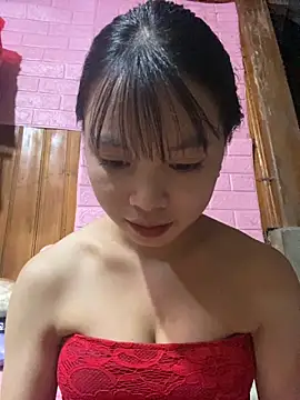 LunaBerry18 online show from 10-24-25, 02:57