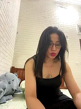 Snapshot of Vitamin_sexy chatting on 10-13-25, 01:00 Vitamin sexy online show from 10-13-25, 01:00
